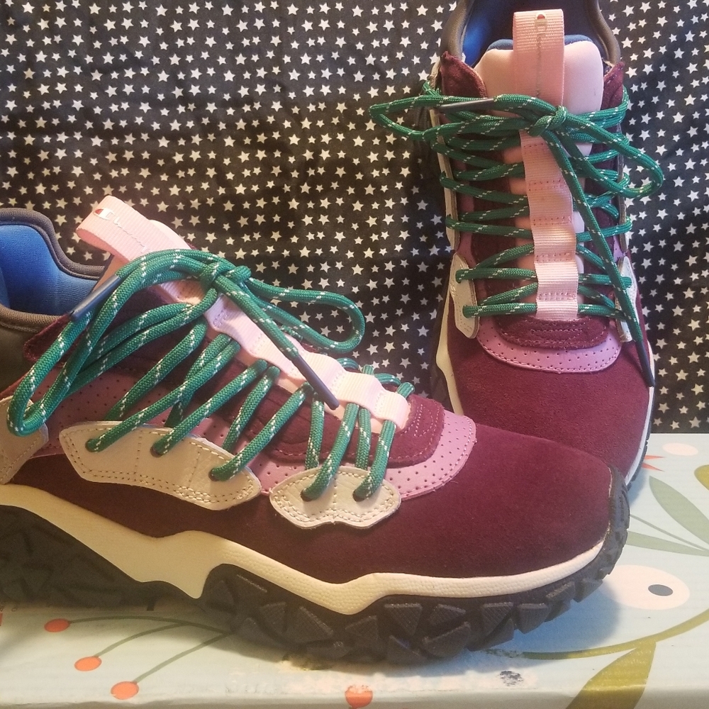 Champion color block NWT hiking shoes